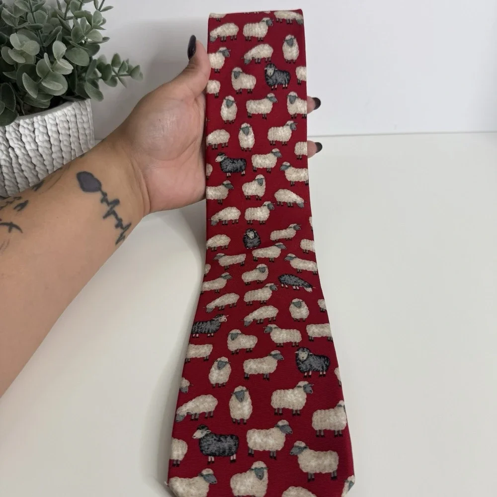 Alynn Men's Silk Necktie Black Sheep Red 3 5/8 x 57